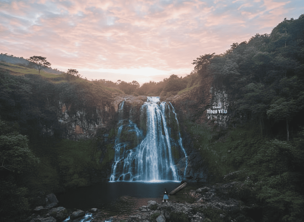 Th&aacute;c T&igrave;nh Y&ecirc;u